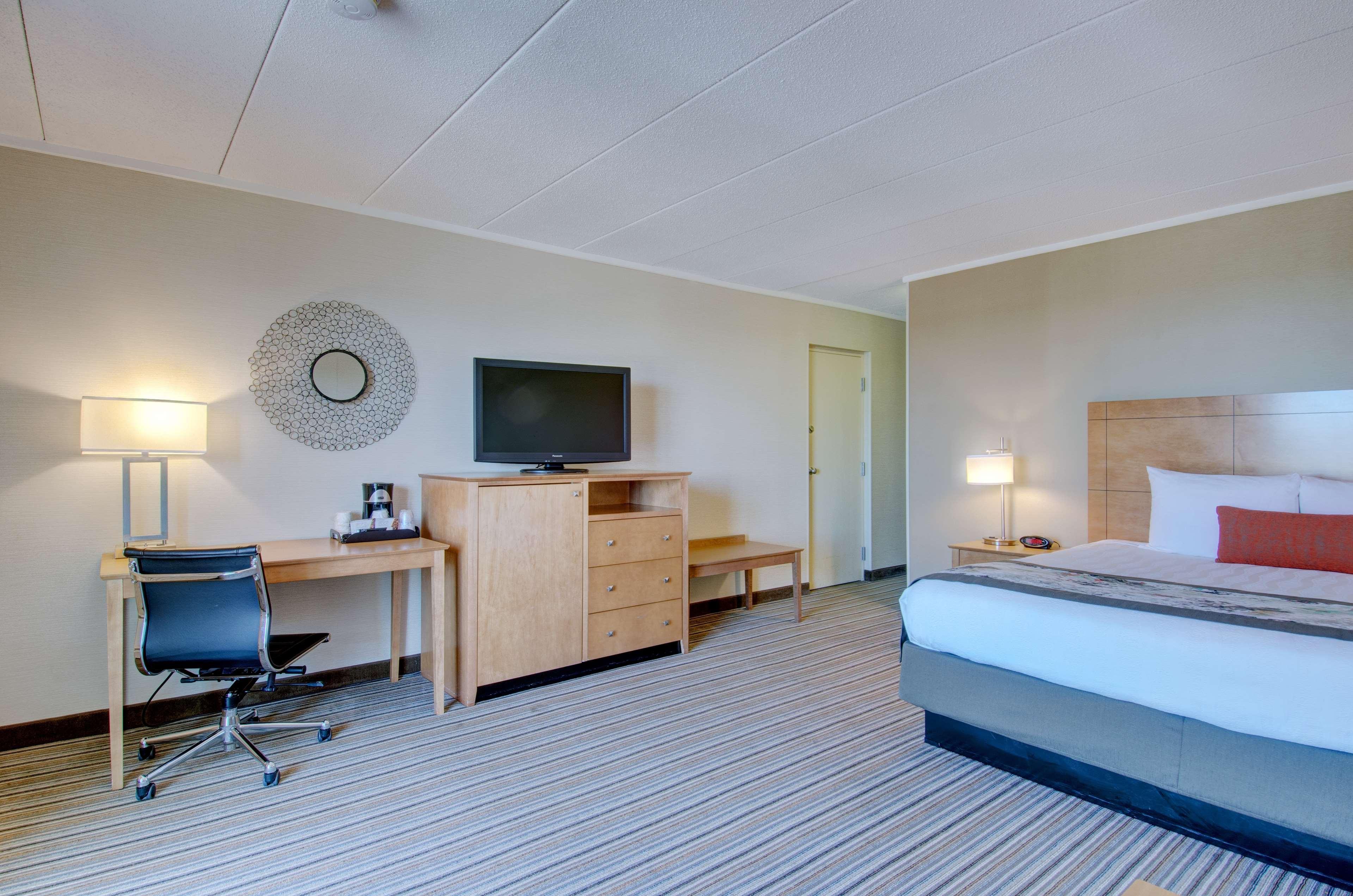 Best Western Plus Waltham Boston Exterior photo
